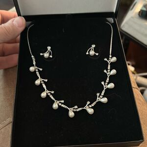 PCI Pearl & Crystal Jewelry‎ Set – Silver-Tone Necklace & Earrings. New in Box